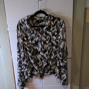 Simply Vera Vera Wang Black and White Button Down Shirt